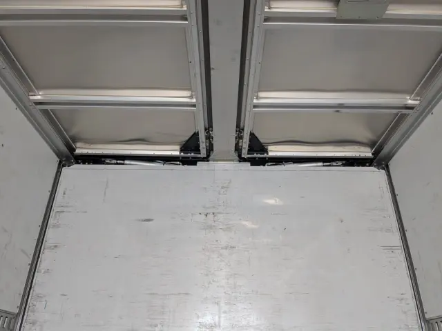 いすゞ ギガ QPG-CYJ77B(8x4)の写真32