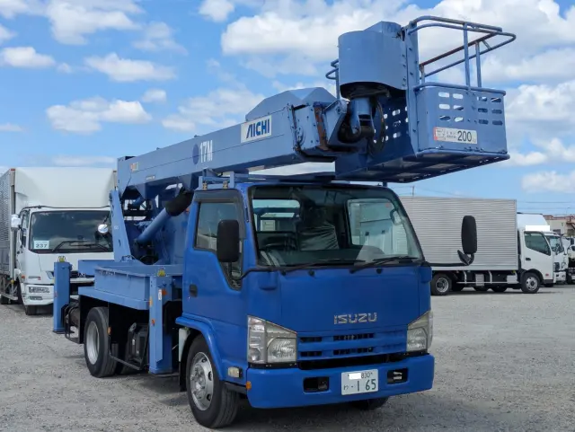 いすゞ エルフ SKG-NKR85YN(2WD)の写真2