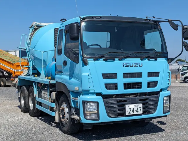 いすゞ ギガ QKG-CXZ77AT(6x4)の写真2