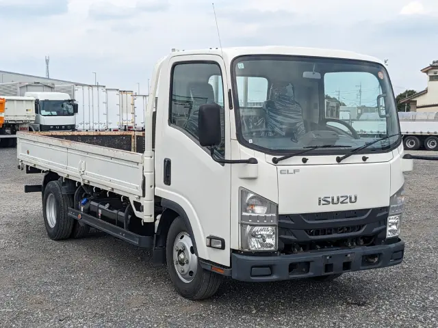 いすゞ エルフ 2RG-NMR88AR(2WD)の写真2