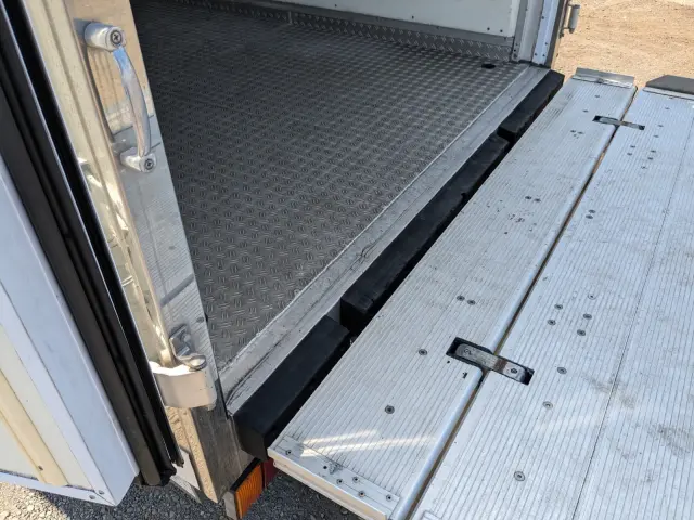 いすゞ エルフ TPG-NPR85AN(2WD)の写真13