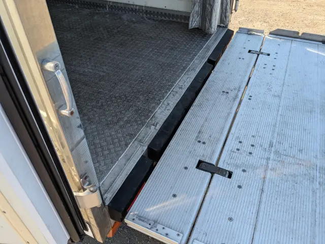 日野 デュトロ TPG-XZU712M(2WD)の写真13