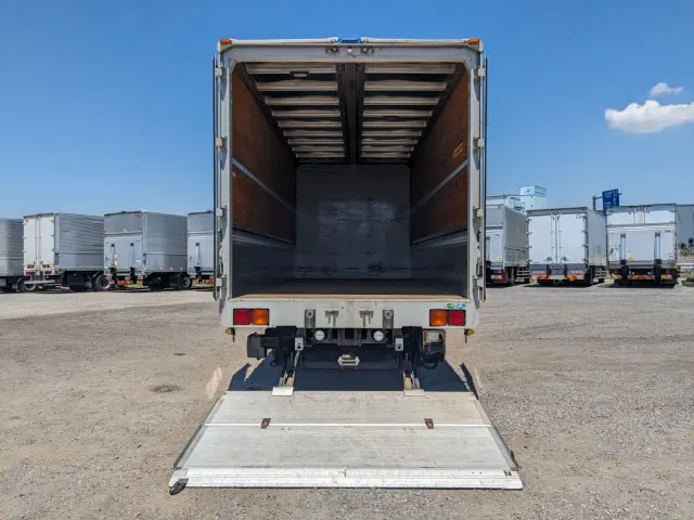 いすゞ フォワード 2PG-FRR90S2(2WD)の写真8