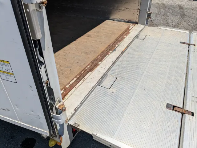 いすゞ フォワード 2PG-FRR90S2(2WD)の写真10