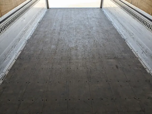 いすゞ フォワード 2PG-FRR90S2(2WD)の写真18