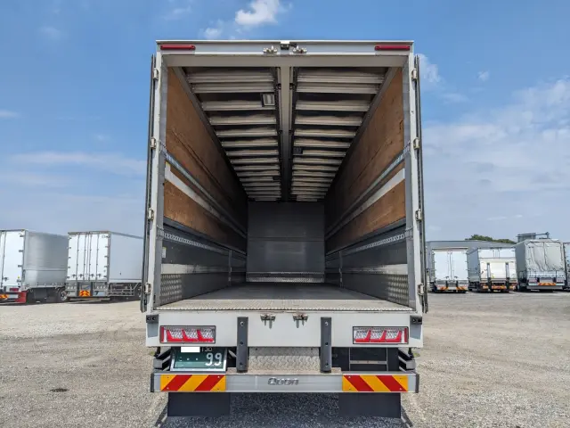 UD クオン 2PG-CD5CA(6x2)の写真9