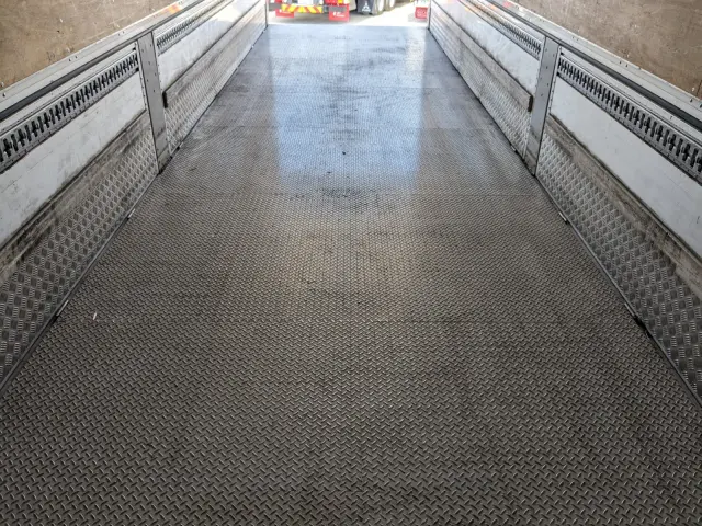 UD クオン 2PG-CD5CA(6x2)の写真17