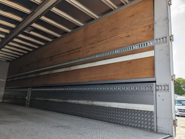 UD クオン 2PG-CD5CA(6x2)の写真18