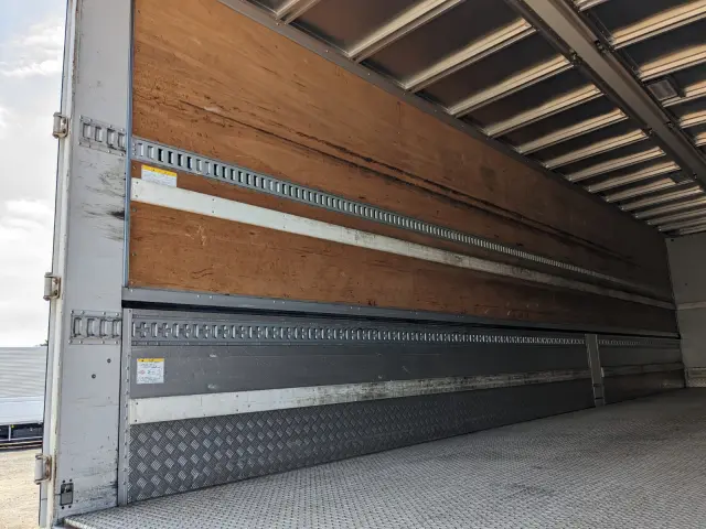 UD クオン 2PG-CD5CA(6x2)の写真19