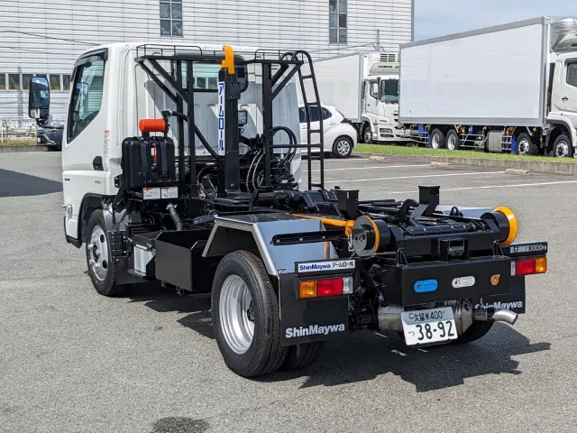 三菱 キャンター 2RG-FBAV0(2WD)の写真4