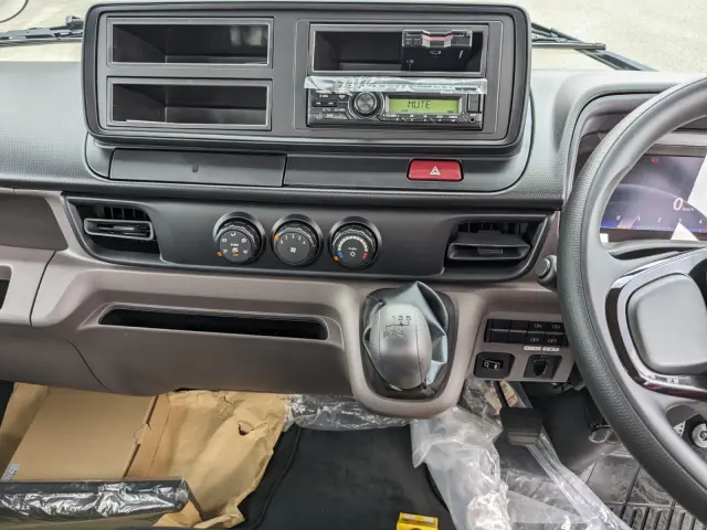 三菱 キャンター 2RG-FBAV0(2WD)の写真27