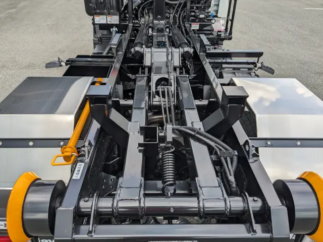 三菱 キャンター 2RG-FBAV0(2WD)の写真16