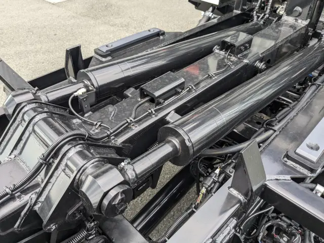 三菱 キャンター 2RG-FBAV0(2WD)の写真17