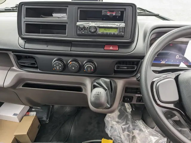 三菱 キャンター 2RG-FBAV0(2WD)の写真26