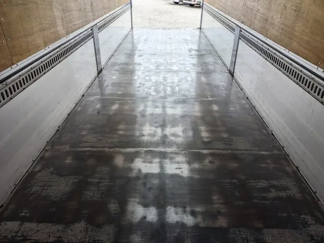 日野 プロフィア QKG-FW1EXBG(8x4)の写真16