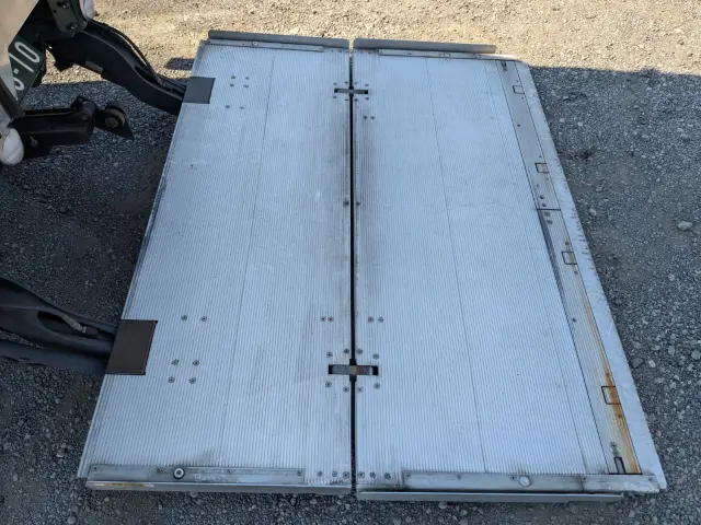 いすゞ フォワード TKG-FRR90S2(2WD)の写真11