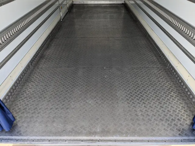 いすゞ フォワード TKG-FRR90S2(2WD)の写真15