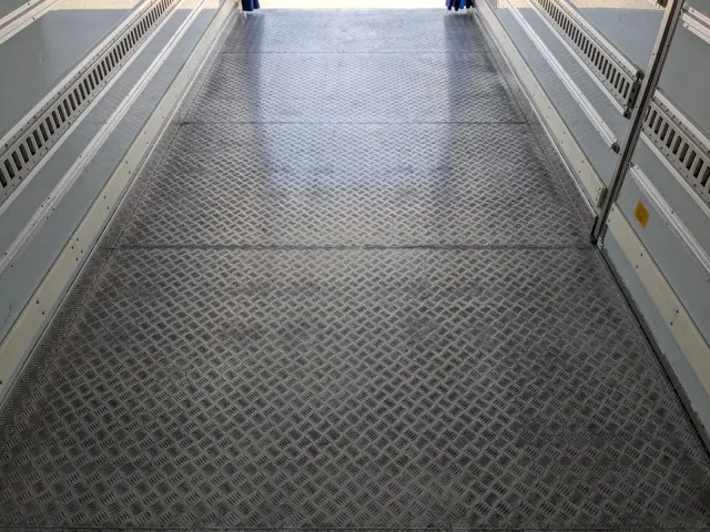 いすゞ フォワード TKG-FRR90S2(2WD)の写真21