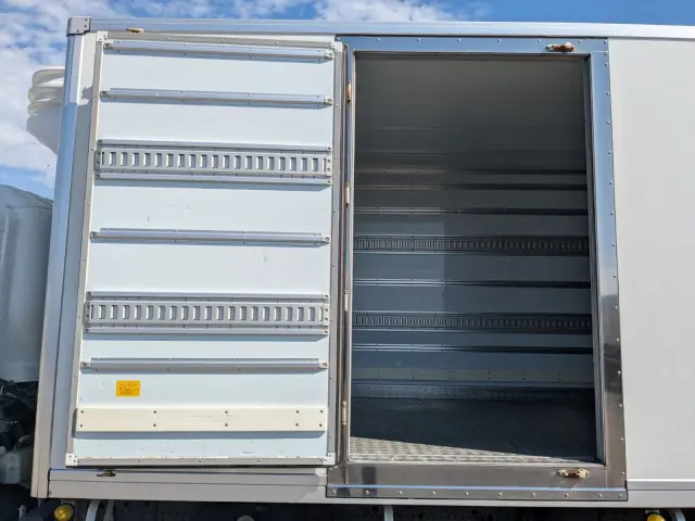 いすゞ フォワード TKG-FRR90S2(2WD)の写真32