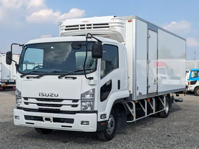 いすゞ フォワード TKG-FRR90S2(2WD)の写真1