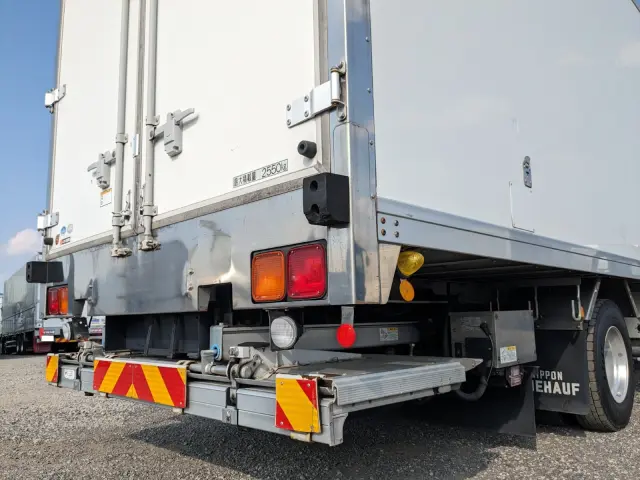 いすゞ フォワード TKG-FRR90S2(2WD)の写真7