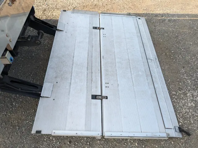 いすゞ フォワード TKG-FRR90S2(2WD)の写真11