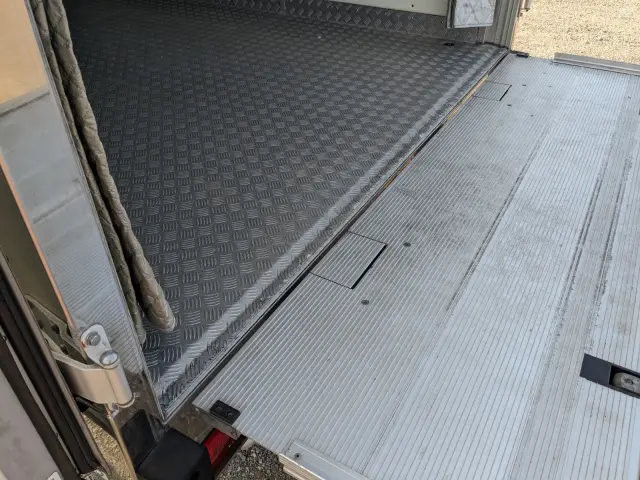 いすゞ フォワード TKG-FRR90S2(2WD)の写真12