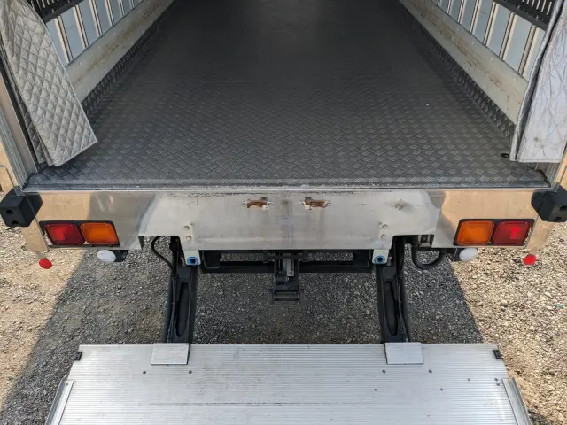 いすゞ フォワード TKG-FRR90S2(2WD)の写真13