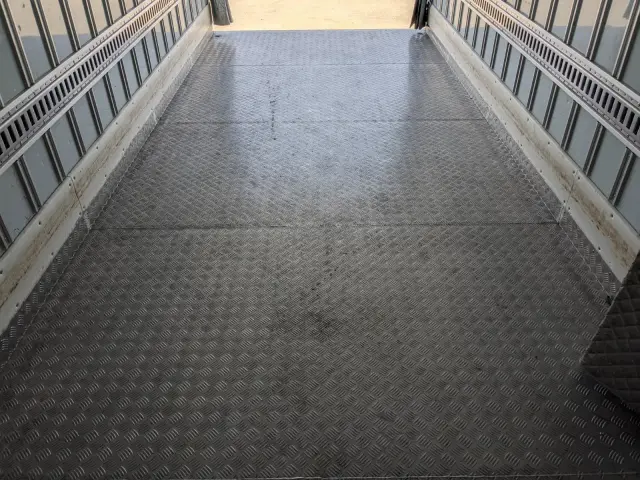 いすゞ フォワード TKG-FRR90S2(2WD)の写真21