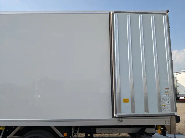 いすゞ フォワード TKG-FRR90S2(2WD)の写真24