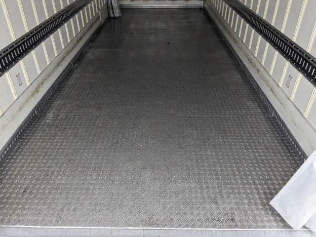 いすゞ フォワード TKG-FRR90S2(2WD)の写真14