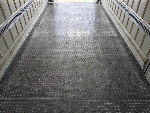 いすゞ フォワード TKG-FRR90S2(2WD)の写真19