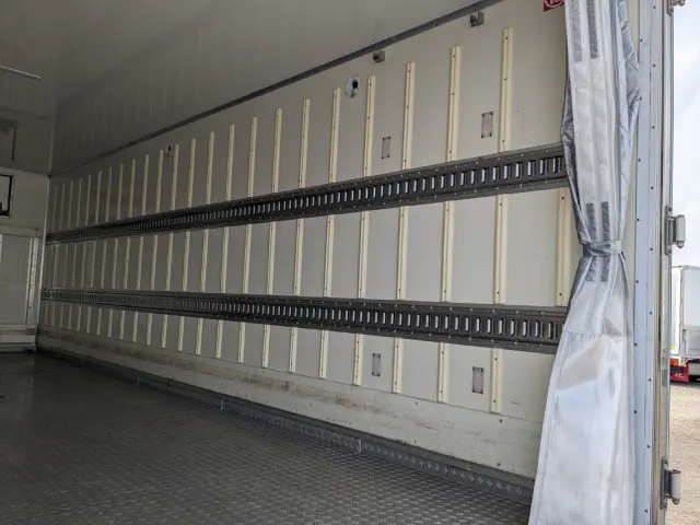 いすゞ フォワード TKG-FRR90S2(2WD)の写真20