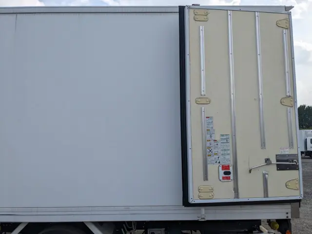 いすゞ フォワード TKG-FRR90S2(2WD)の写真22