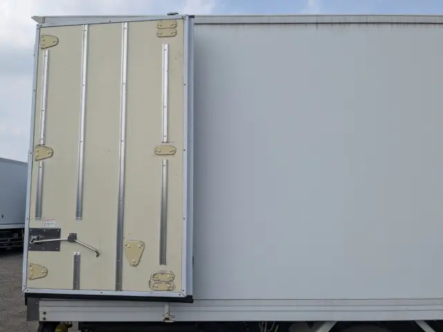 いすゞ フォワード TKG-FRR90S2(2WD)の写真32