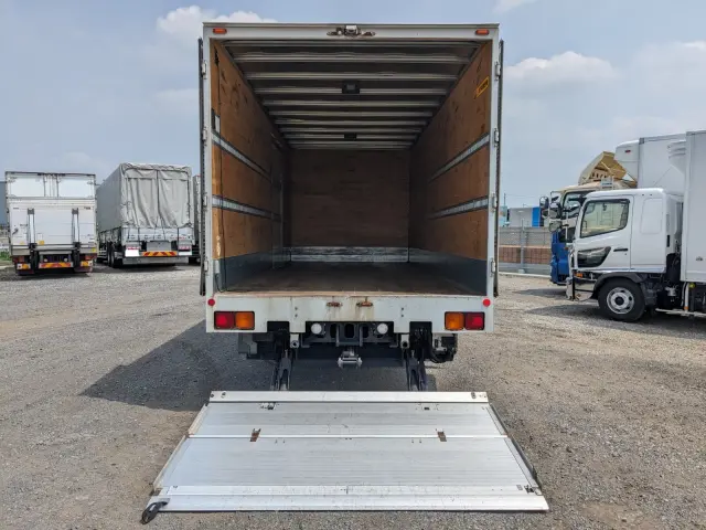 いすゞ フォワード TKG-FRR90S2(2WD)の写真9