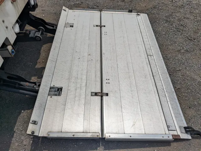 いすゞ フォワード TKG-FRR90S2(2WD)の写真10