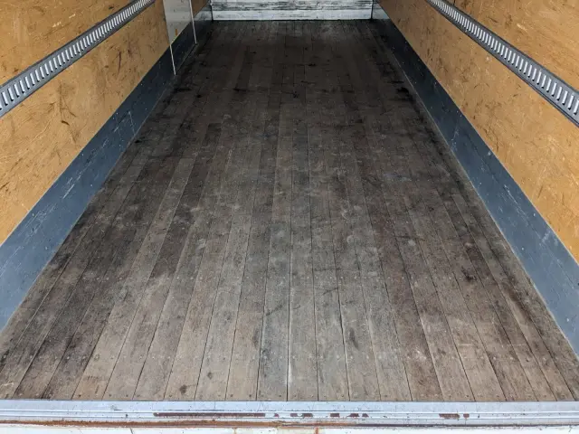 いすゞ フォワード TKG-FRR90S2(2WD)の写真14