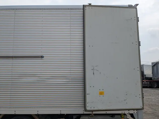 いすゞ フォワード TKG-FRR90S2(2WD)の写真22