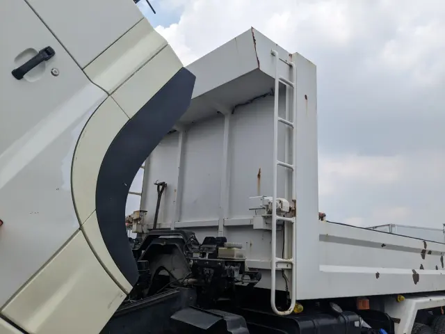 日野 プロフィア QPG-FS1AKDA(6x4)の写真46