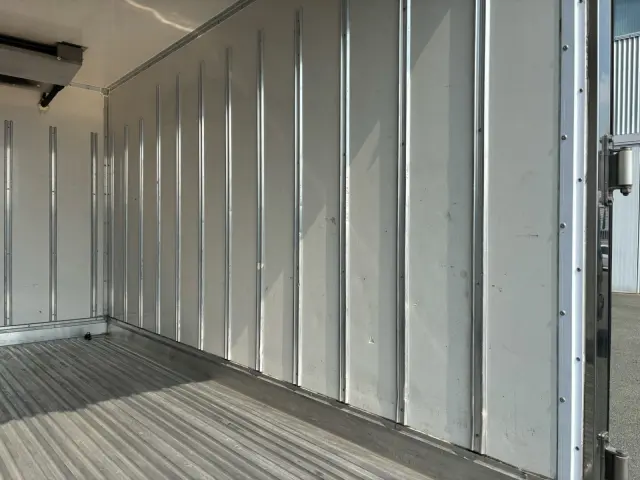 いすゞ エルフ TPG-NLR85AN(2WD)の写真17