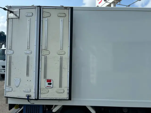 いすゞ エルフ TPG-NLR85AN(2WD)の写真27