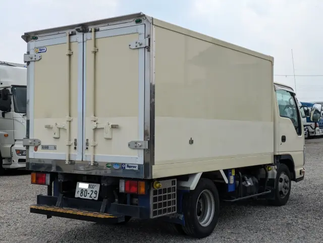 いすゞ エルフ TRG-NHR85AN(2WD)の写真8