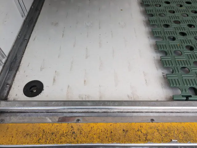 いすゞ エルフ TRG-NHR85AN(2WD)の写真20