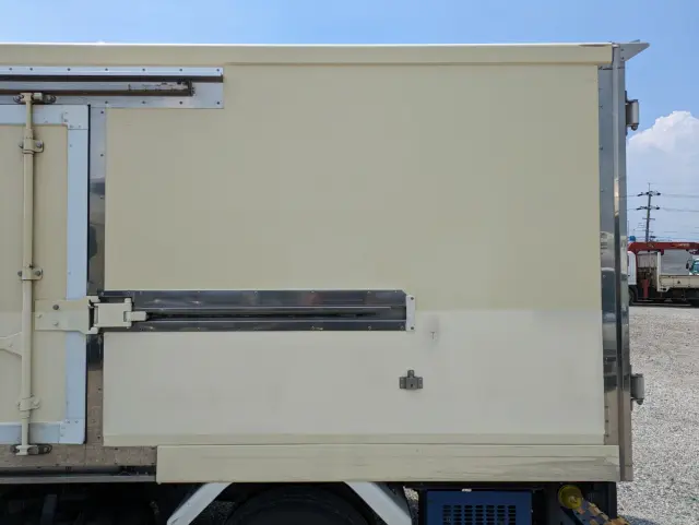 いすゞ エルフ TRG-NHR85AN(2WD)の写真22