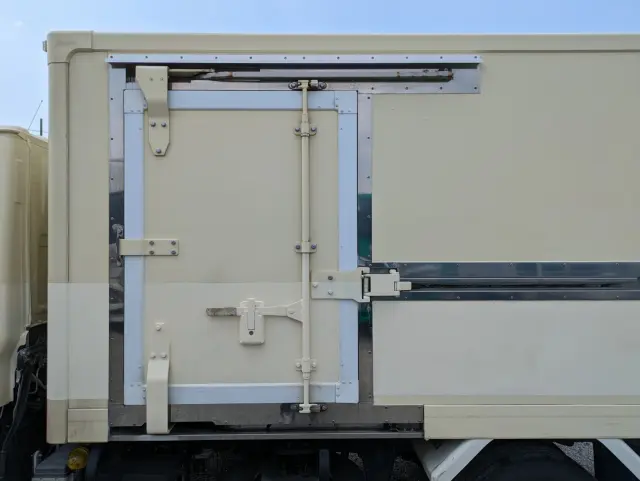 いすゞ エルフ TRG-NHR85AN(2WD)の写真27