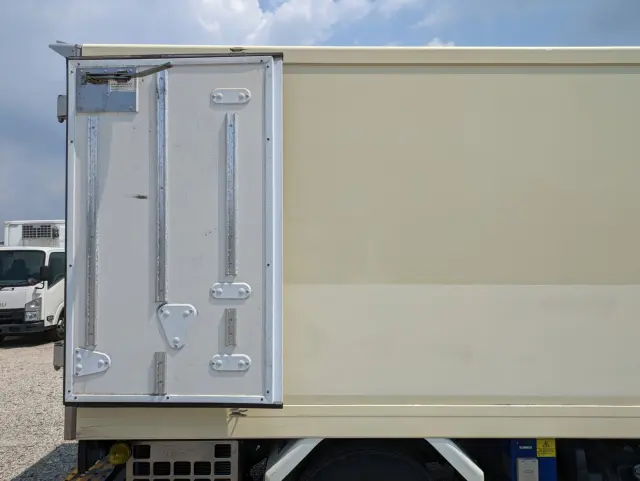 いすゞ エルフ TRG-NHR85AN(2WD)の写真31