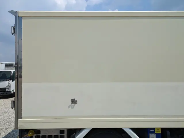 いすゞ エルフ TRG-NHR85AN(2WD)の写真32