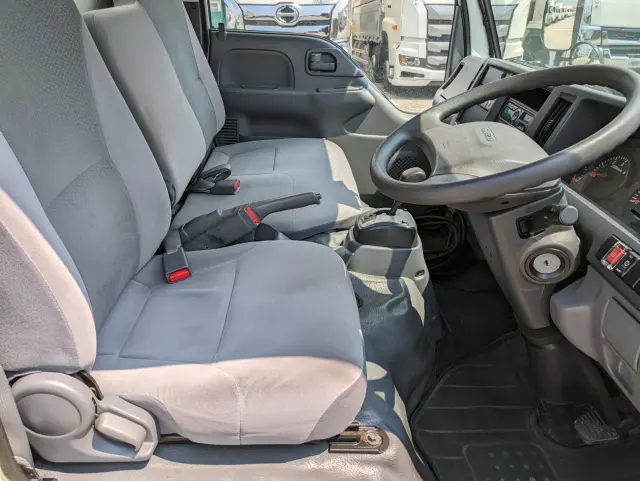 いすゞ エルフ TRG-NHR85AN(2WD)の写真37