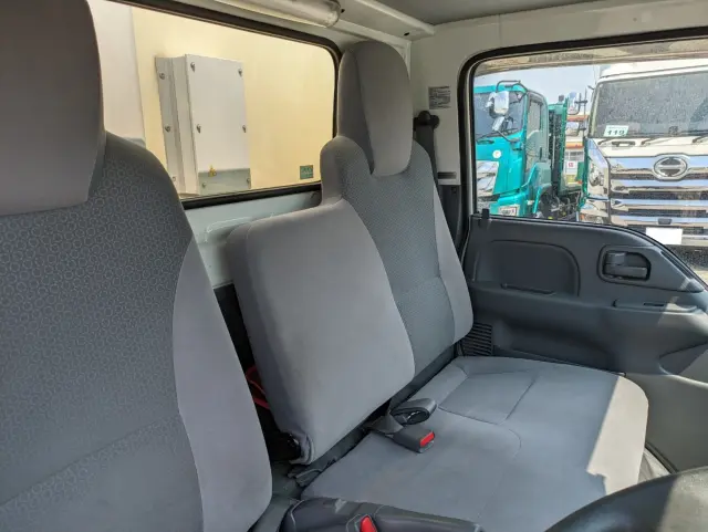 いすゞ エルフ TRG-NHR85AN(2WD)の写真39